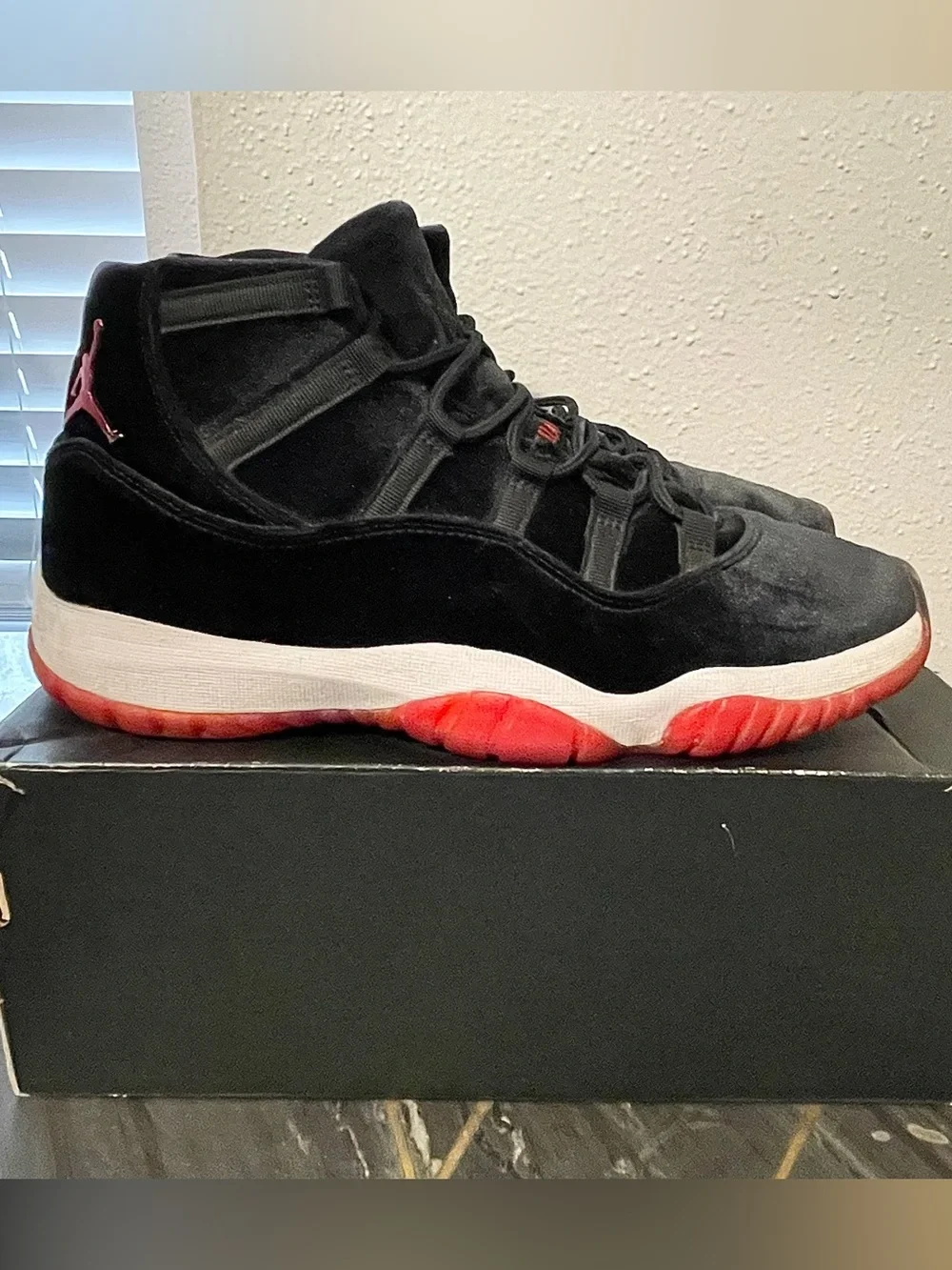 Air Jordan Retro 11 Bred Velvet Size 9.5